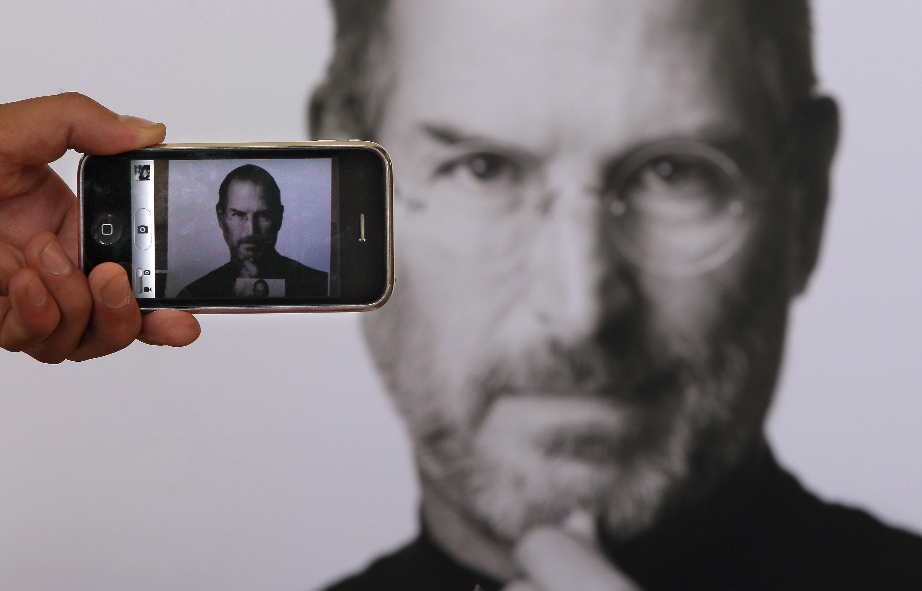 The UK Reacts To The Death Of Apple Co Founder Steve Jobs