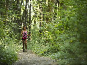 USA, Oregon, Portland, Young women jogging in forest