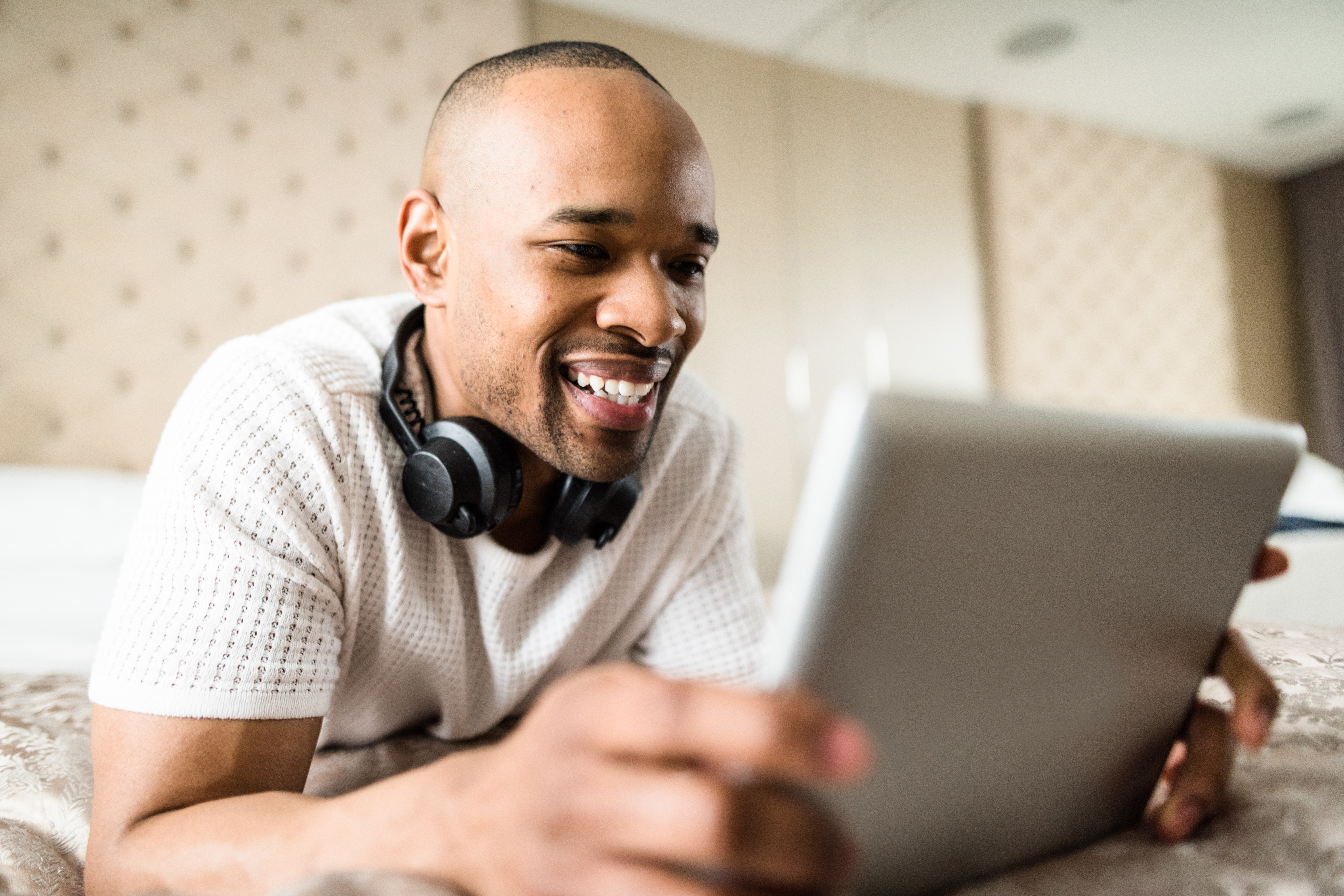 man relaxing on the bedroomand using the tablet