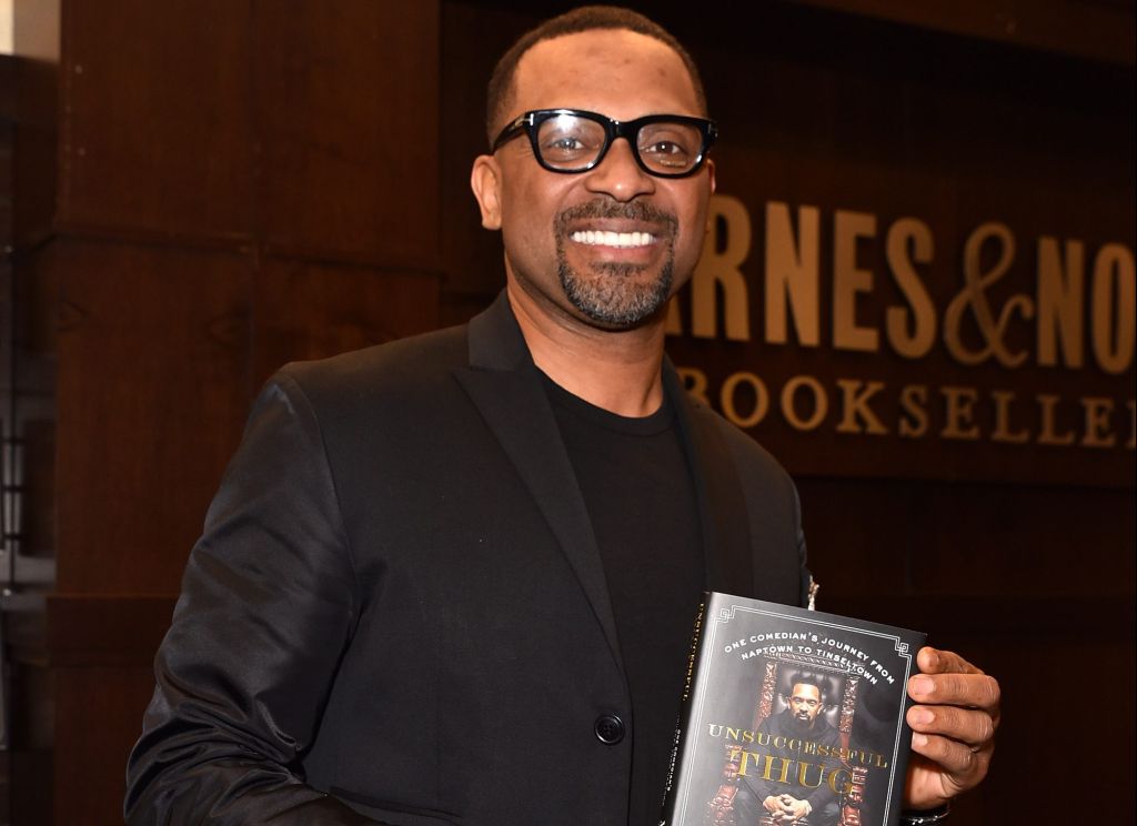 Mike Epps Signs Copies Of His New Book 'Unsuccessful Thug'