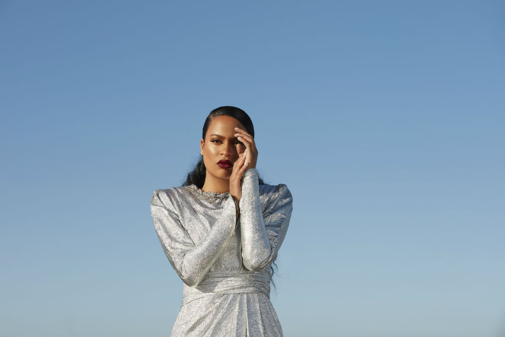 Stone Soul: Nicole Bus