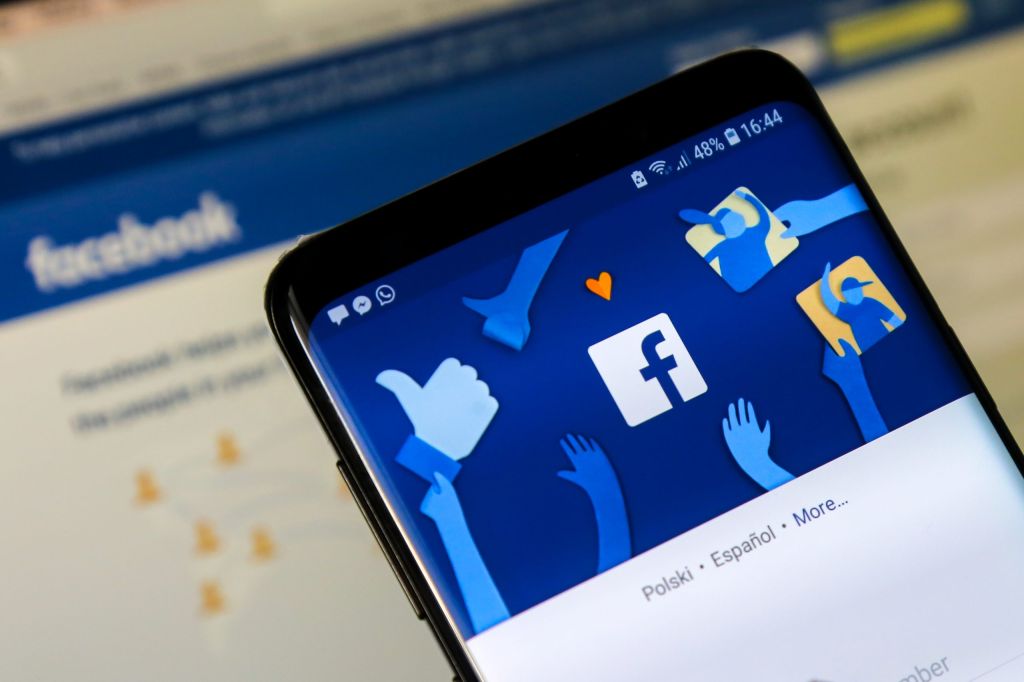 Facebook faces £1bn fine