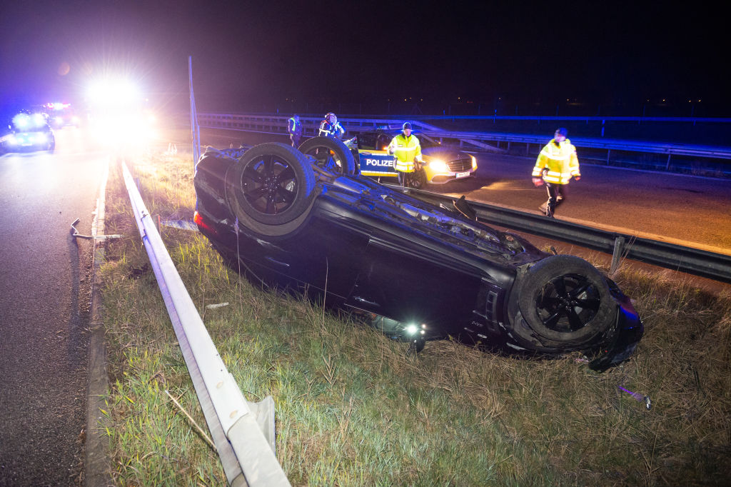 Driver flees after traffic accident on motorway 25