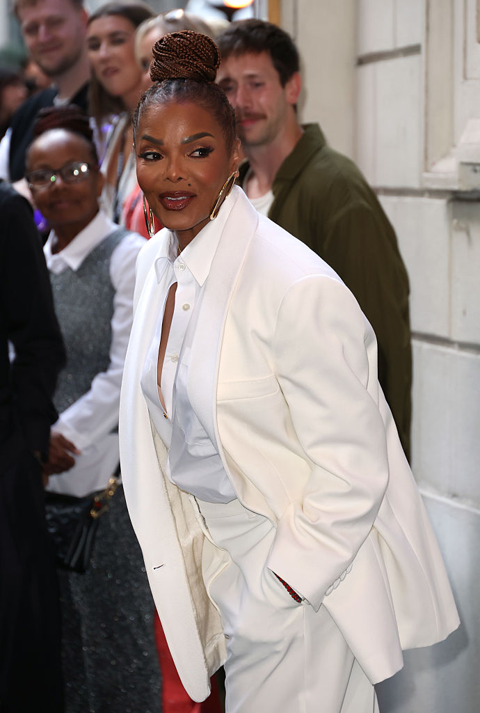 "Cabaret" 1500th Gala Performance - Arrivals